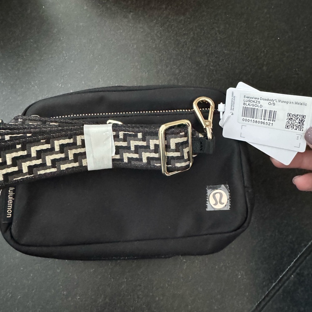 Lululemon Everywhere Crossbody Bag 2L Monogram Metallic